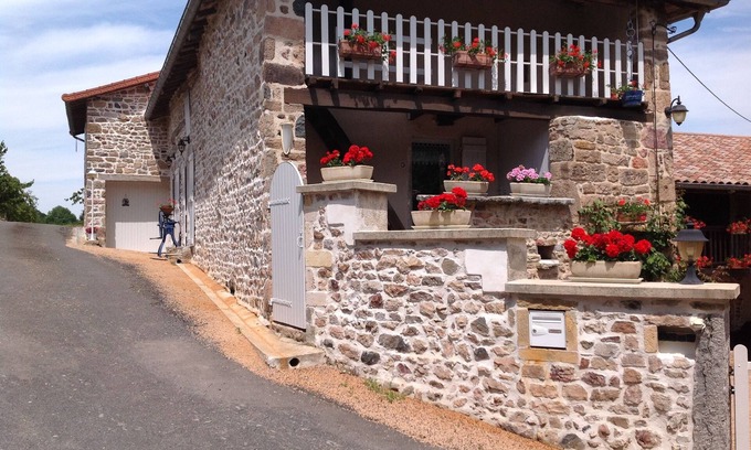 Saint-Point Cottage | House with 3 independent rooms, located in a village 1.5 km from the village