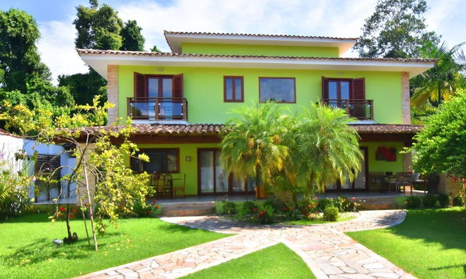 Portal das Artes House | House with 3 suites, swimming pool in a residential neighborhood, up to 7 people