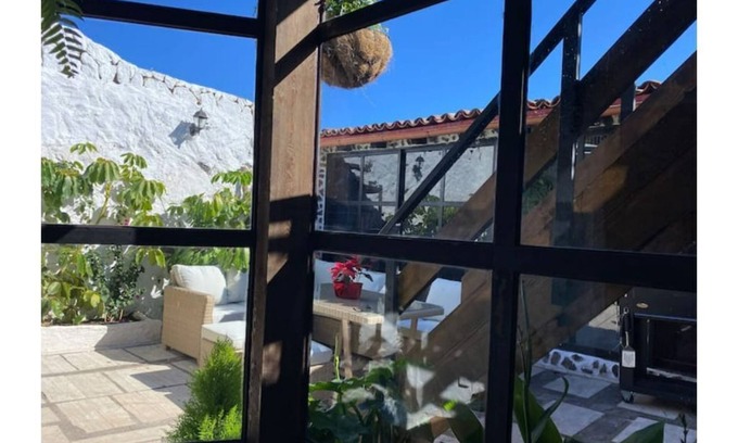 El Tanque Cottage | House with barbecue in front of Teide