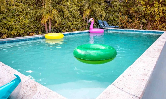 Biscayne Park House | HOUSE WITH BIG POOL & BBQ! 10 MIN TO THE BEACH!