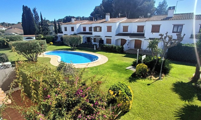 L'Escala House | House with community pool 1 km from Empuries beaches