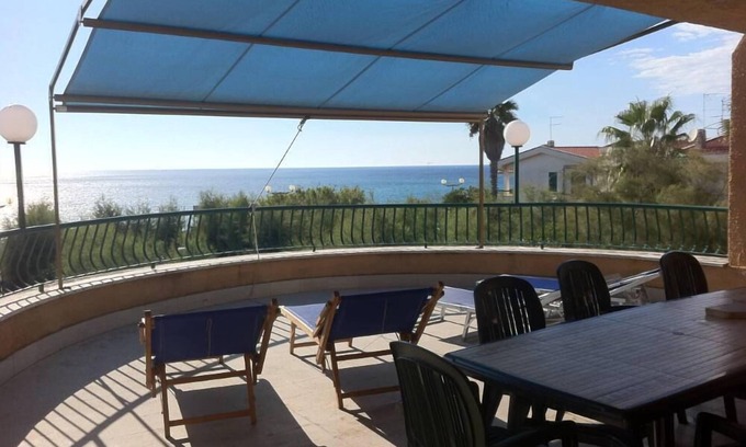 Anzio Villa | House with garden