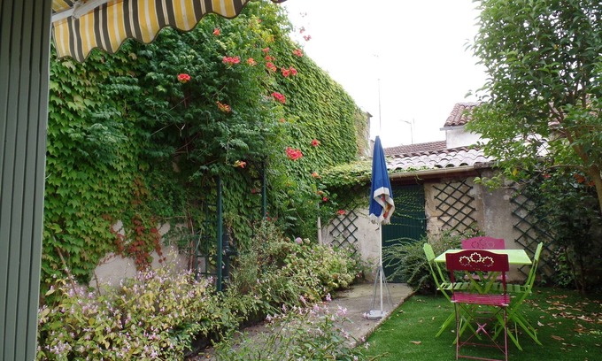 Bergerac House | House with garden not overlooked in Bergerac quiet