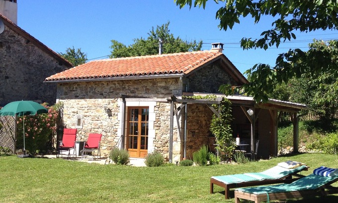Milhac-de-Nontron House | House with gr. Garden and Fernblick - rest and relaxation for nature lovers