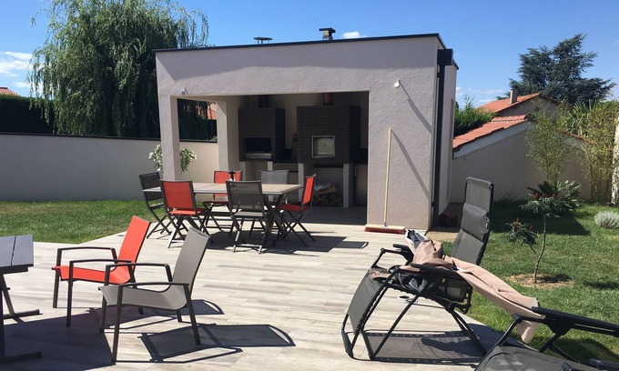 Taluyers House | House with heated pool and summer kitchen