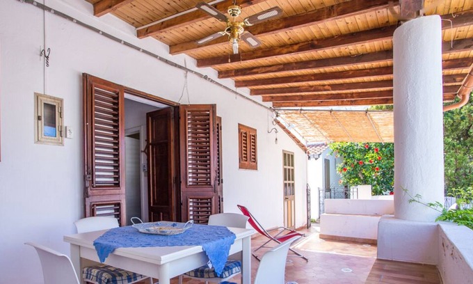 Vulcano Porto House | House with patio a few steps from the sea