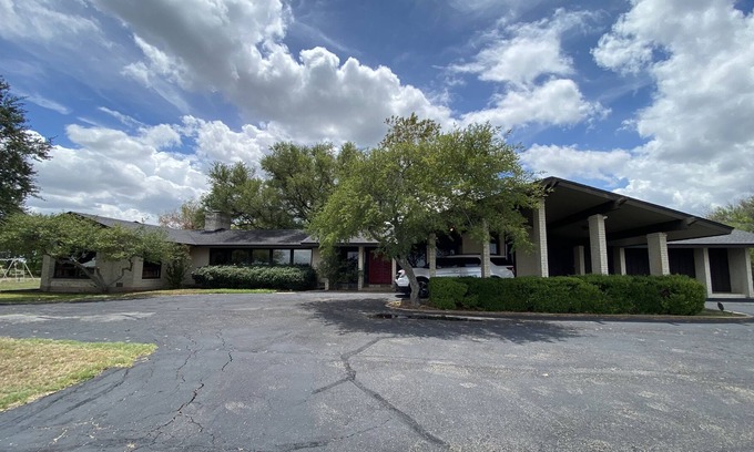 Robinson House | House with Pool 5 minutes from Baylor, Downtown, and Magnolia