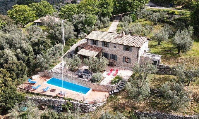 Montecchio House | House with private pool & air conditioning at 500 meter from village. Great view