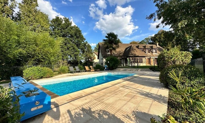 Ailly House | House with swimming pool, 1 hour from Paris and 1 hour from Normandy beaches!