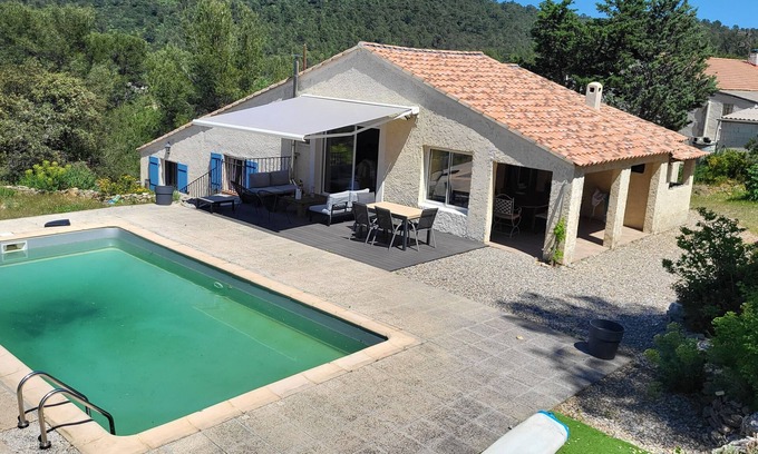 Gareoult House | House with view for 8 people in Provence 30mm from the sea