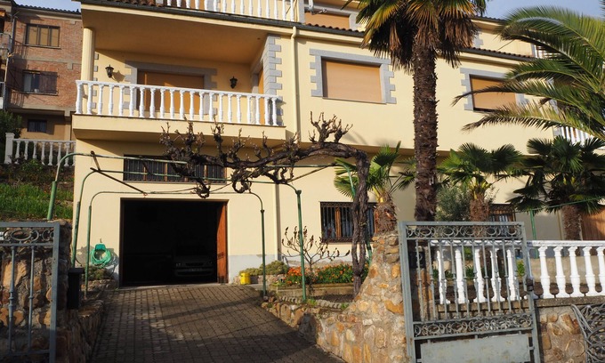 Ciudad Rodrigo House | House with wonderful views in the heart of Ciudad Rodrigo. " The cherry tree "