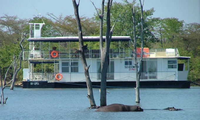 Kariba Apartment | Houseboat with aircon and splash pool - 2128