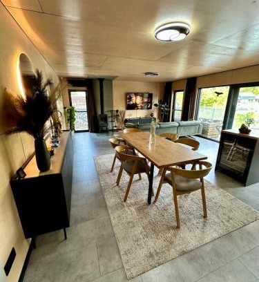 Jarovce House | Houseboat with touch of luxury