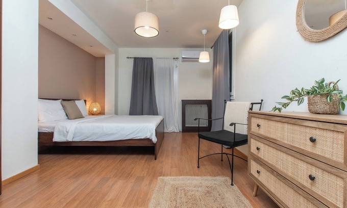 Thessaloniki City Centre Apartment | Houseloft Cosmopolitan Comfort