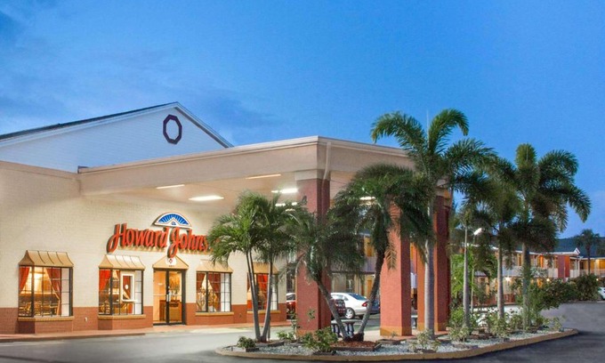 Fort Myers Hotel | Howard Johnson by Wyndham Ft. Myers FL