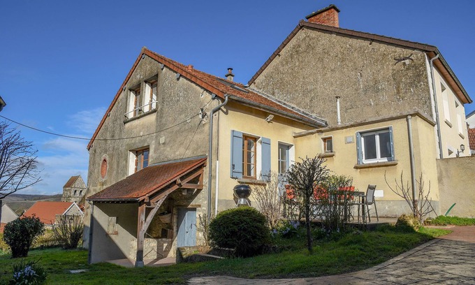 Oeuilly House | https:/my.virtualplanadvantage.com/tour/gite-du-rempartLe gîte du Rempart