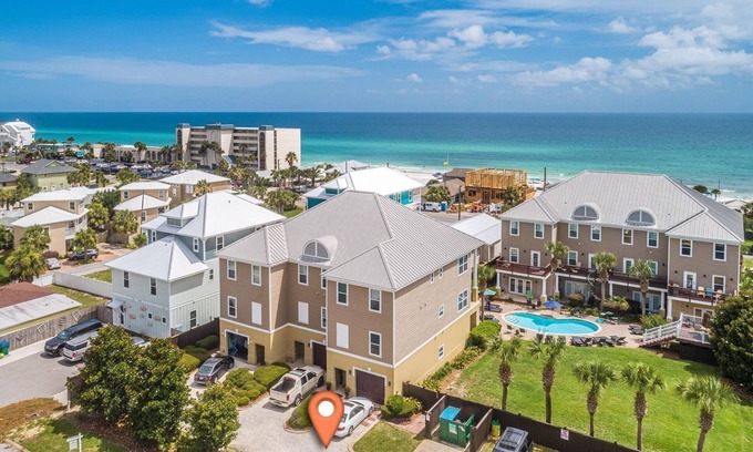 Kiska Beach House | HUGE Family house with NEW pool and 60 seconds to Emerald Beach