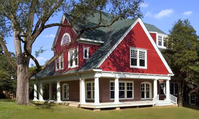 Vienna House | Huge Gilded-Age Home for Entertaining