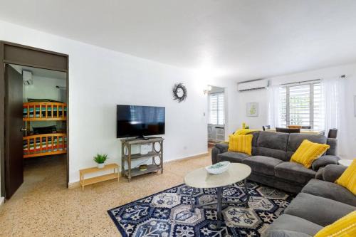 Sabana House | Huge Porch House in Rainforest 15 min from Beach
