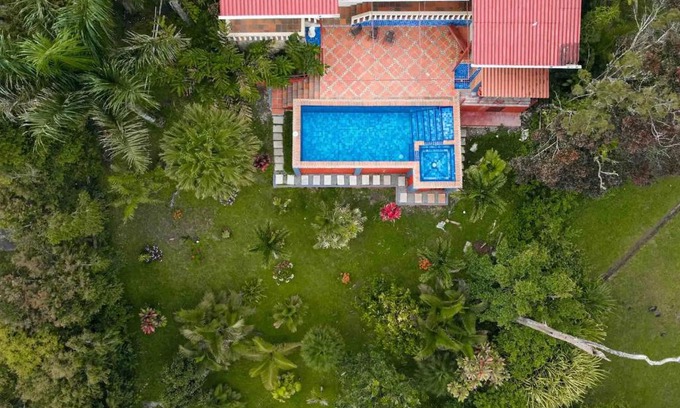 Cerro Azul Villa | Hummingbird House Panama