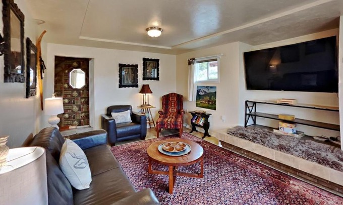 Silverthorne House | Hummingbird House