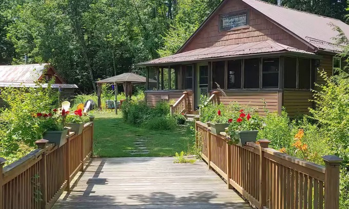 Stony Creek Cabin | Huntress Cabin at GreenMan Farm