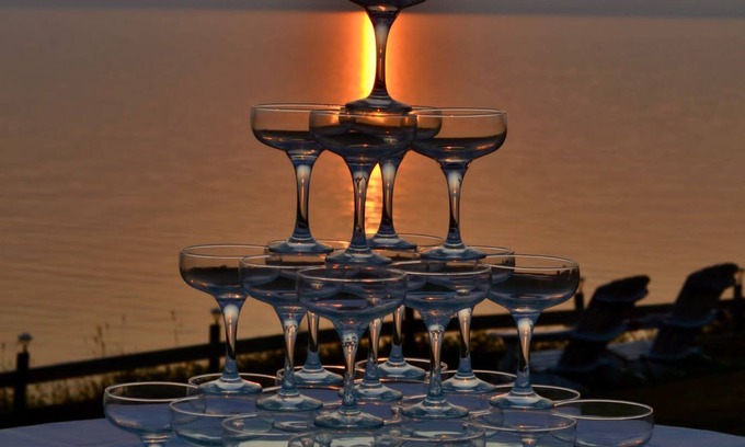 Ashfield-Colborne-Wawanosh Cottage | Huron-waterfront cottage6 bedrooms3baths with Hot tub/outdoor shower/pets2.