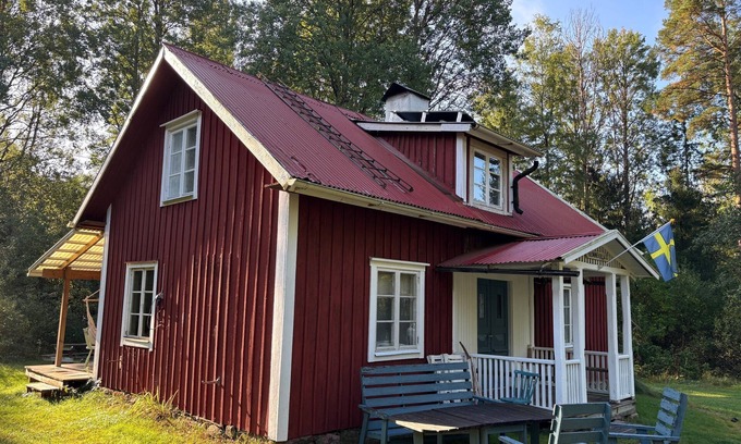 Hogsby Municipality House | Hus Blommekulla - Historic Swedish house in a secluded location with boats & pure nature