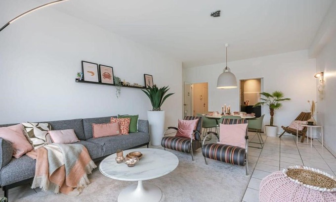 Heist Apartment | Huswell - Boulevard apartment near the beach