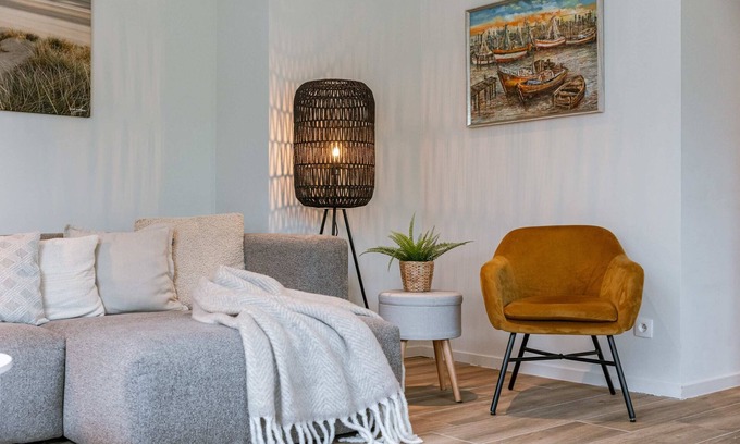 Westende Apartment | Huswell - Wide top-floor apt with private parking