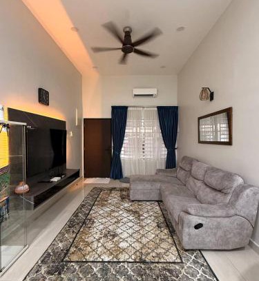 Kepala Batas House | Huwayna Private Pool Homestay M U S L I M sahaja