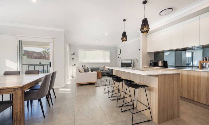Central Mudgee Cottage | Huxley House Central Mudgee Retreat with Backyard