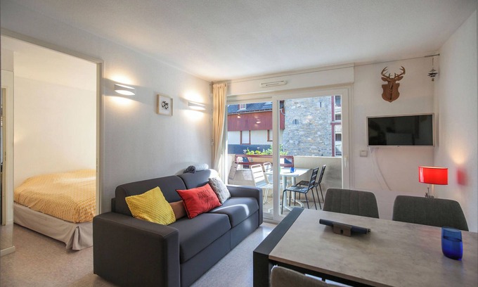 Saint-Lary-Soulan Apartment | Hypercentre, 4 persons, bed linen included, fibre, balcony, garage, clean, 3*.