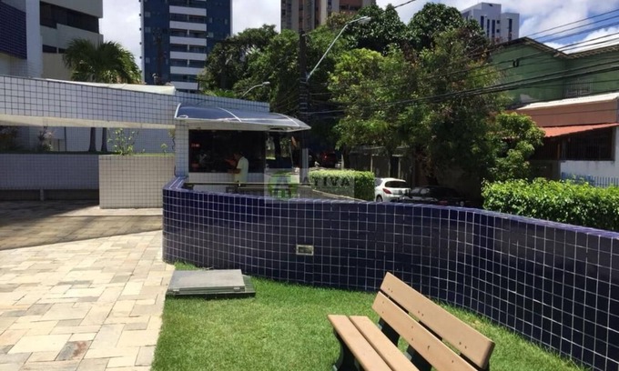 Espinheiro Apartment | I rent a room in a well located building, with parking space, pool, sauna.