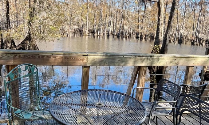 Verda Boat Rental | Iatt Lake Cabins and Kayaks House Boat