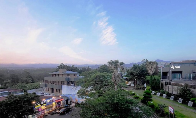 Jungmun Apartment | ICC 제주 5분, 테라스(흡연가능)가 있는 레지던스, 한라산뷰, 1층 편의점