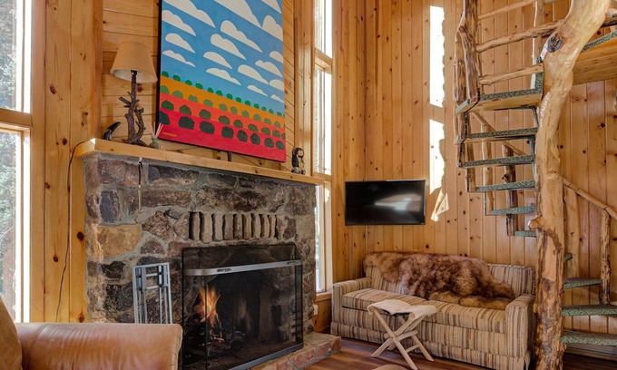Red River Cabin | Iconic Mountain Cabin | River | Couples | Peaceful (pet-friendly)