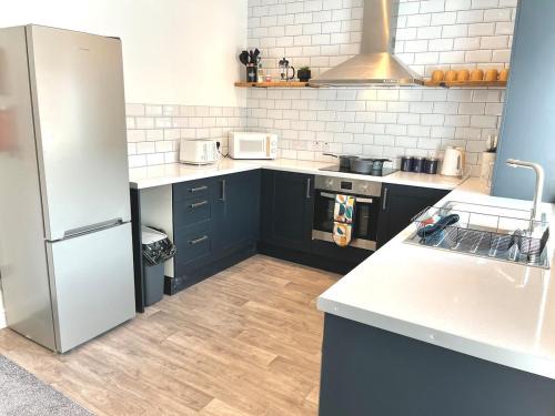 Horwich House | Ideal 4 Bed Home sleeps 7 Nr Middlebrook Stadium