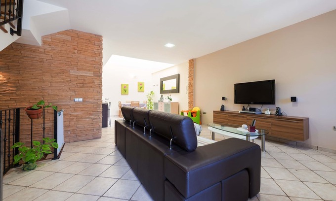 Cruce de Arinaga House | Ideal duplex with wifi and terrace, (happy house)