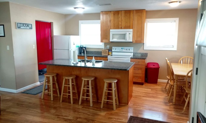 Laguna Beach Estates Cottage | Ideal Family Beach Cottage. 6 person golf cart included!