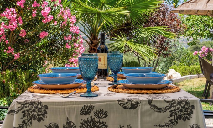 Carcabuey House | Ideal Para Conocer Andalucía, Granada, Córdoba, Málaga, con Gran Piscina, BBQ