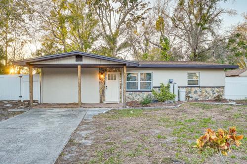 Oldsmar House | Idyllic Oldsmar Vacation Rental 1 Mi to Beach!