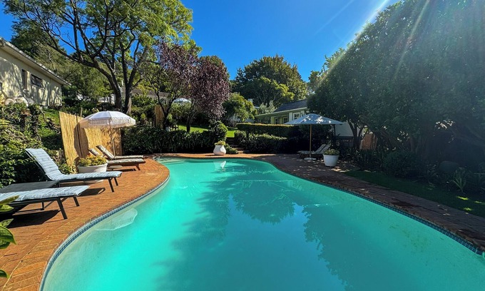 Constantia Cottage | Idyllic One Bedroom Retreat with Pool, Garden & Breathtaking Vineyard Views