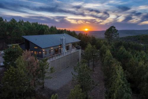 Broken Bow House | Idyllic Retreat with Epic Views - Hot Tub - Fire Pit