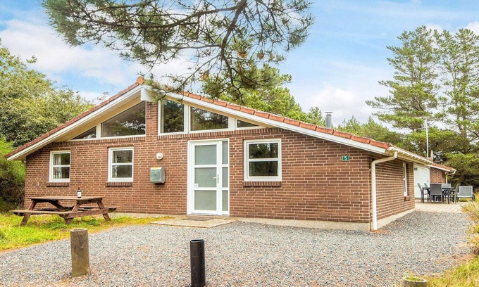 Blavand Strand House | Idyllic Retreat with Whirlpool-By Traum