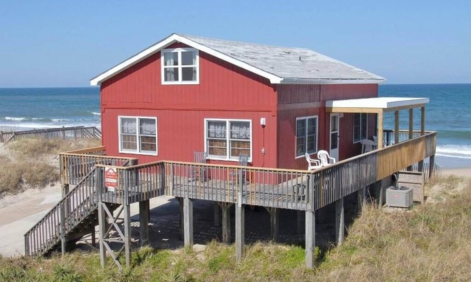 South Nags Head House | If you are looking for a rustic oceanfront beach home with fabulous ocean views, you have found it.
