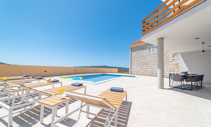 Dunave Krajnje Villa | If you are looking for peaceful and relaxing vacation this villa is perfect spot