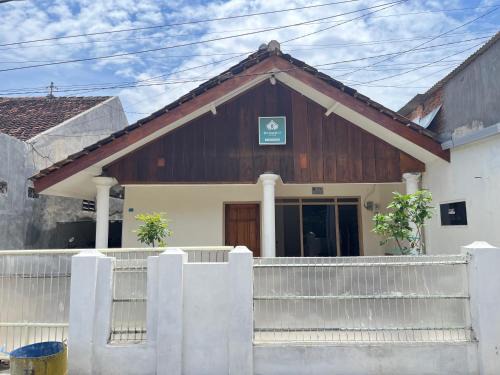 Kalipuro House | Ijen Transito 2 HOMESTAY