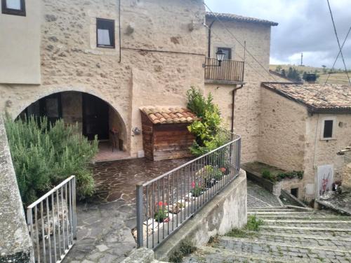 Calascio Apartment | il cortile