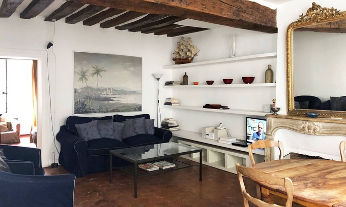 Les Iles Apartment | Ile St Louis 3 BR Apartment 2 baths